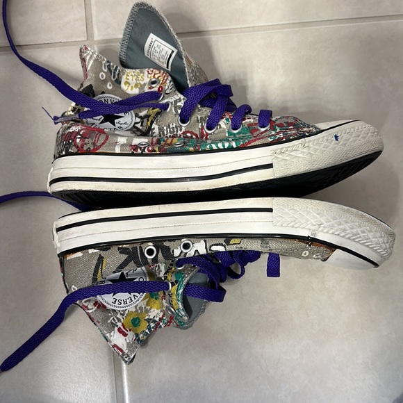 Size 3Y Graffiti Print Converse (Chuck Taylor) - Picture 4 of 8